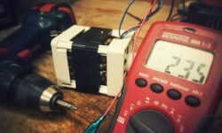 Dlaczego pomiary elektryczne są kluczowe dla bezpieczeństwa i zgodności z przepisami?